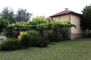 Фото номера Дом с 3 спальнями Дома для отпуска Guesthouse Planinsko Gnezdo г. Tŭzha 61