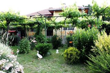 Фото номера Дом с 3 спальнями Дома для отпуска Guesthouse Planinsko Gnezdo г. Tŭzha 70