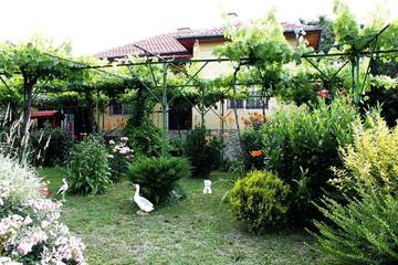 Фото номера Дом с 3 спальнями Дома для отпуска Guesthouse Planinsko Gnezdo г. Tŭzha 28